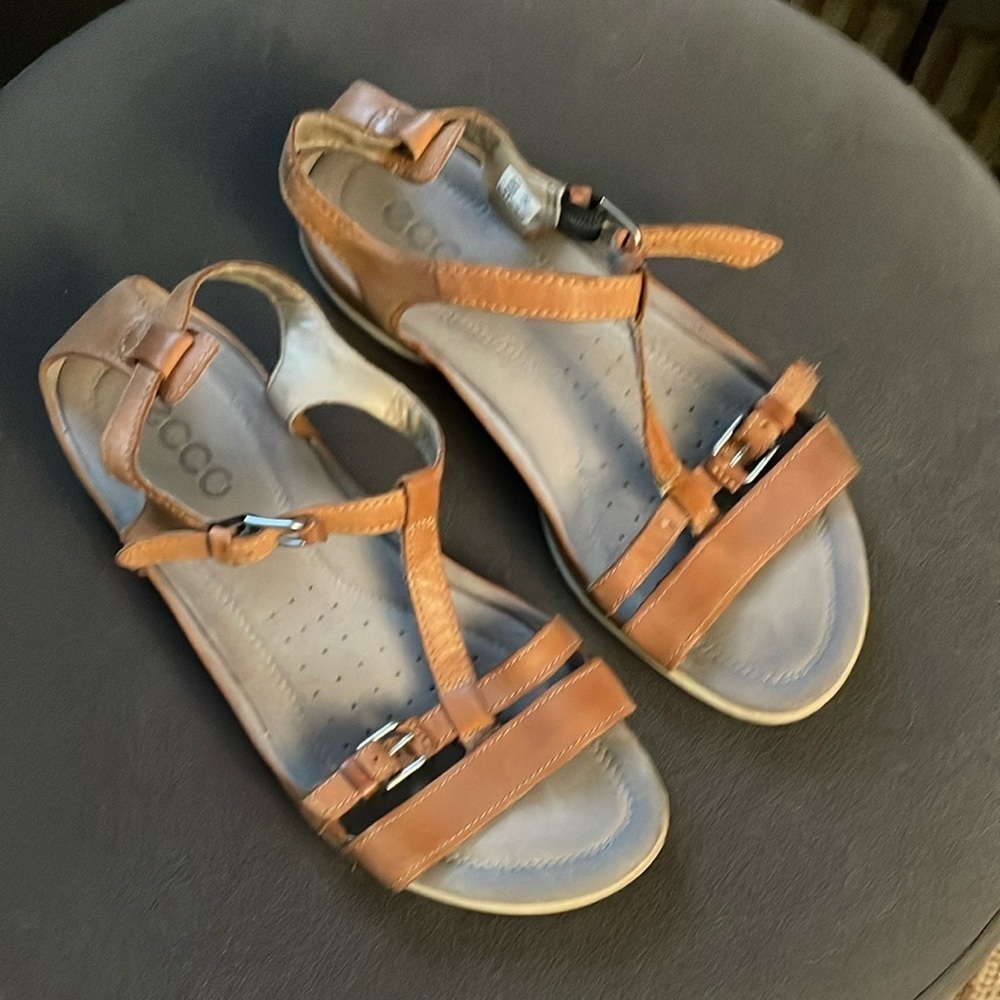 Ecco Flash Leather T-Strap Flat Sandals Women's 5.5 Euro 36